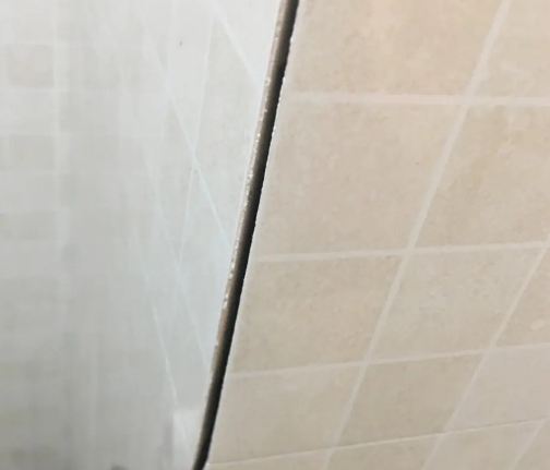 吉县瓷砖空鼓维修公司分享阳台瓷砖脱落的修复过程可以分为以下几个步骤
